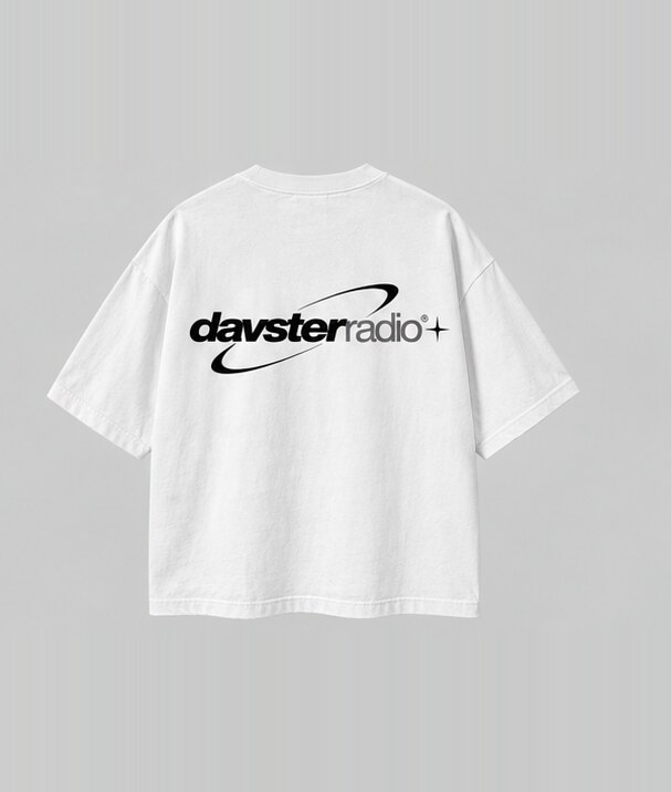 Camiseta oversized branca costas